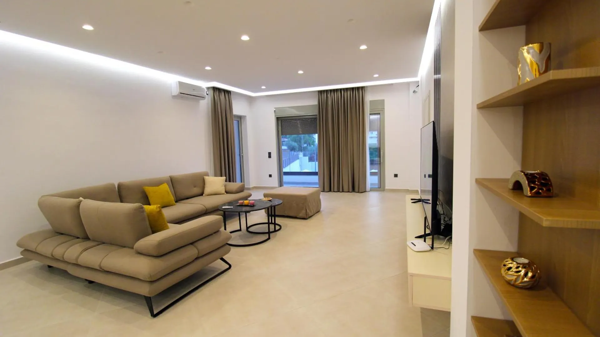 Luxury Villa Jo-An Ksamil 0*,  Albánie